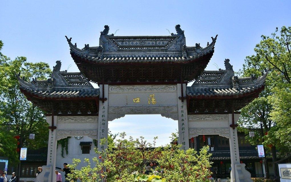 强奸杀人潜逃，多年之后终被抓，现场画面